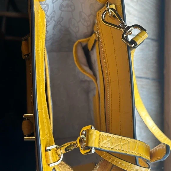 Michael Kors Yellow and Cream Crossbody Mini Bag - Picture 3 of 4